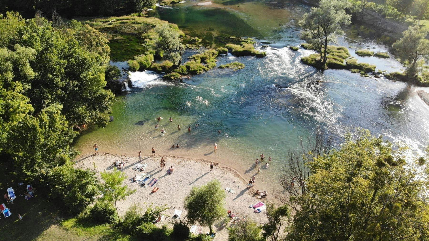 Apartmani Oeneus - Odmor u blizini rijeke Une i Japodskih otoka uz čari netaknute prirode