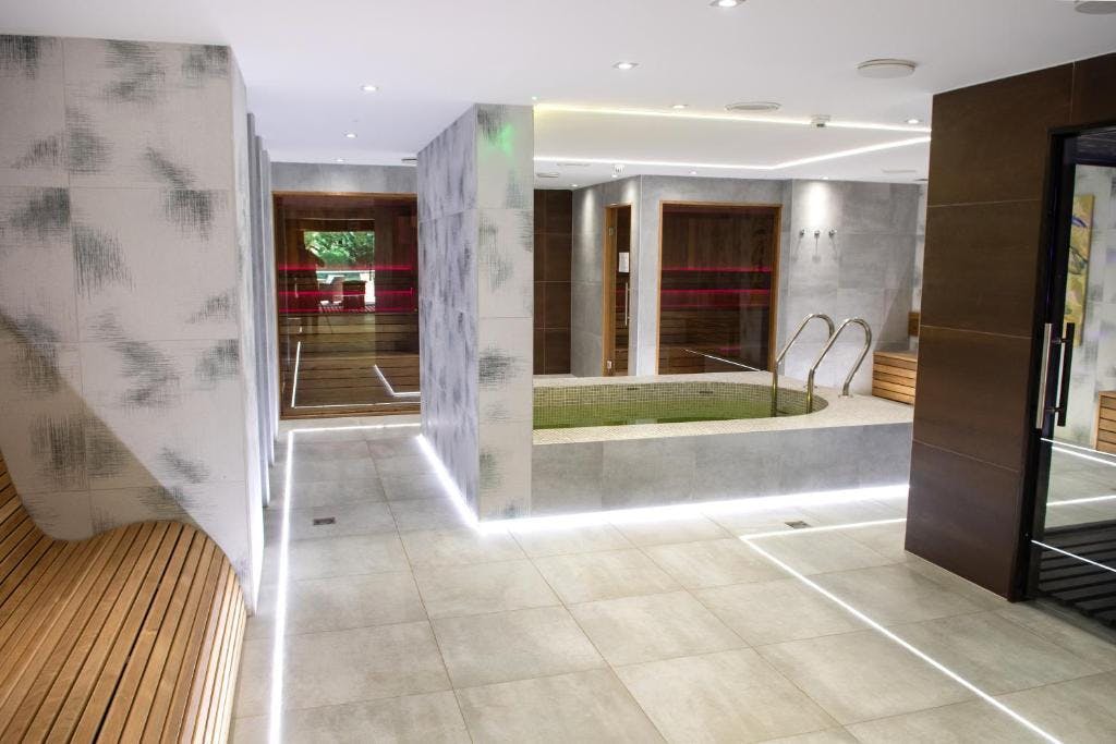 Hotel Azúr - Odmor u Superior obiteljskoj sobi