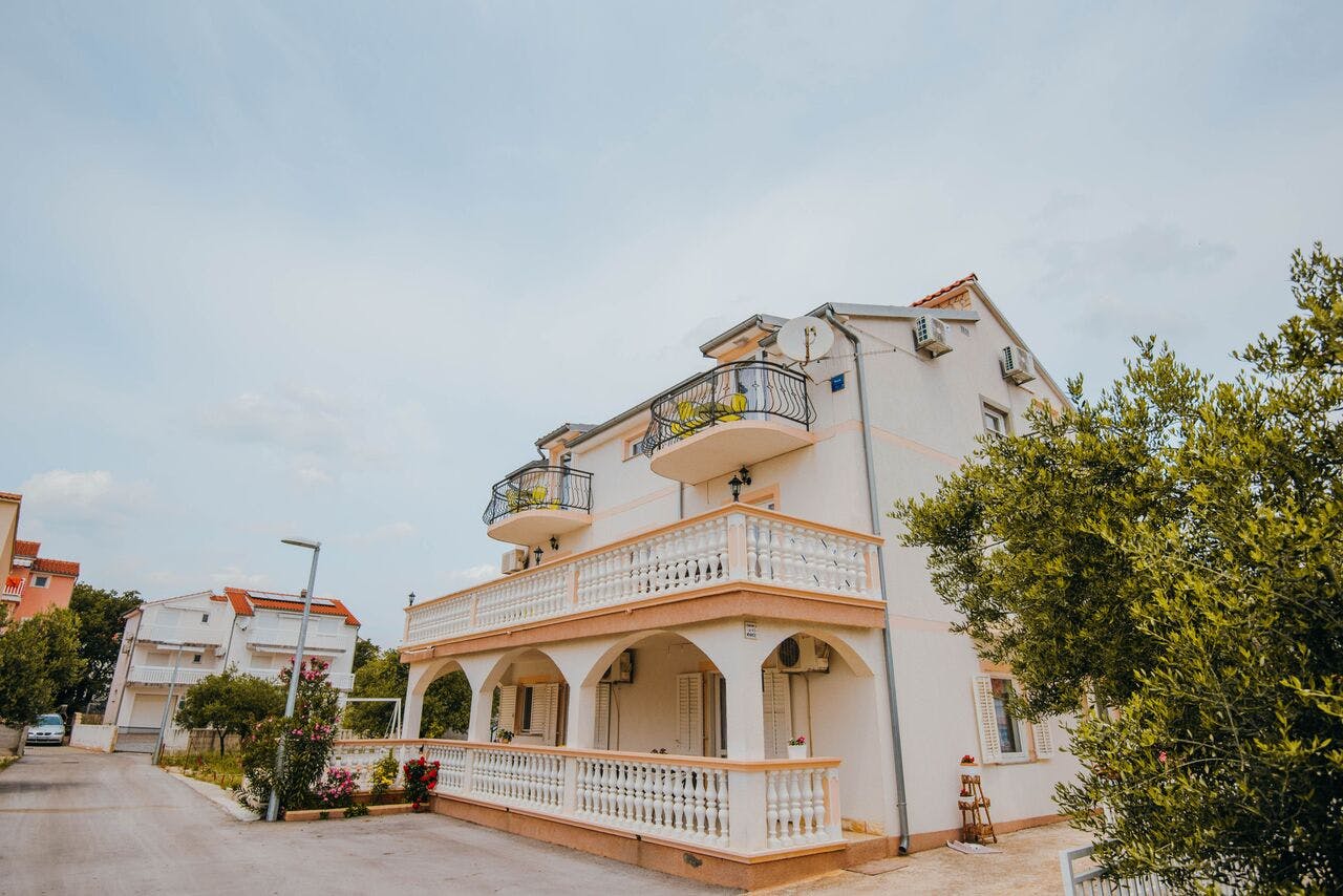 Apartmani Tamaris – Uhvatite sunčane dane u Vodicama