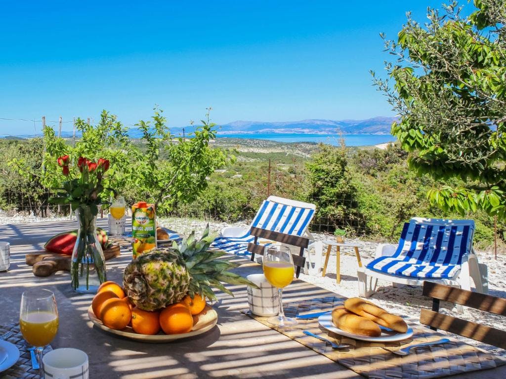 Holiday Home Dubrova - Ljetni bijeg na Braču s okusima Dalmacije