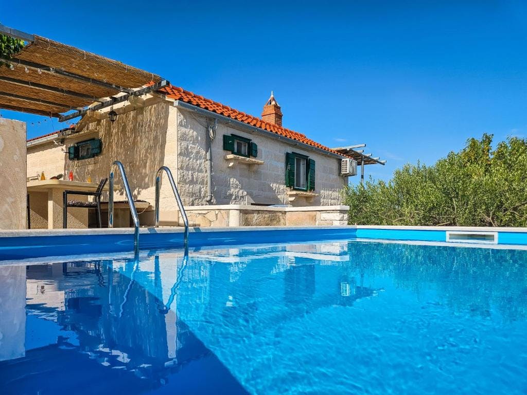 Holiday Home Dubrova - Last minute ljetni bijeg na Braču s okusima Dalmacije