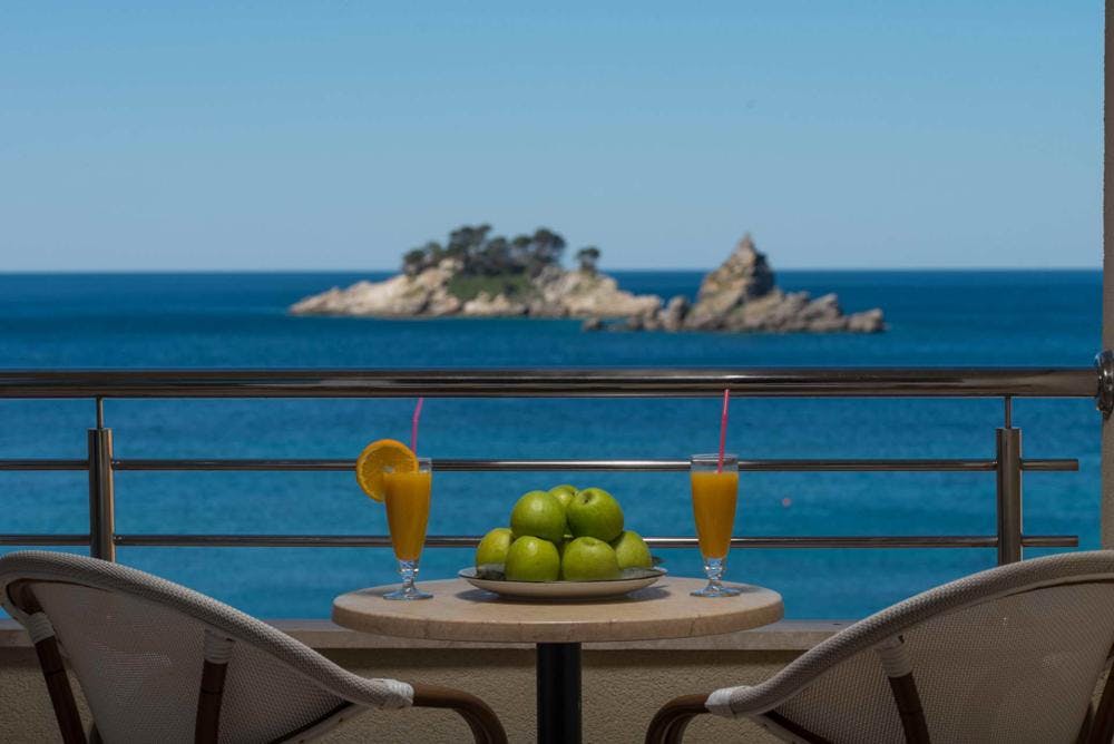 Hotel Palas Petrovac - Ljeto na budvanskoj rivijeri