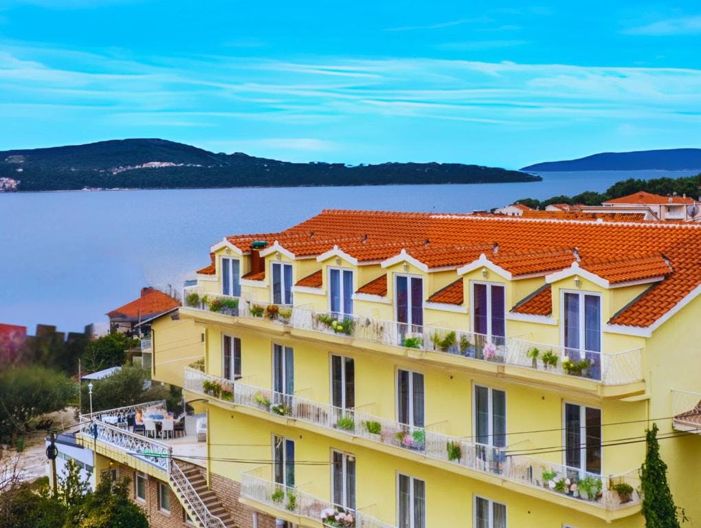 Hotel Villa Four Pearls Trogir - Rujanski odmor uz more