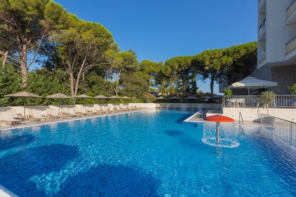 Family Hotel Adria - First minute all inclusive ljeto u Dalmaciji