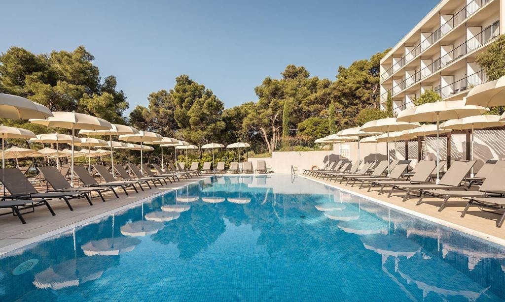 Aminess Younique Senses Resort - First minute all inclusive light početak ljeta na Hvaru