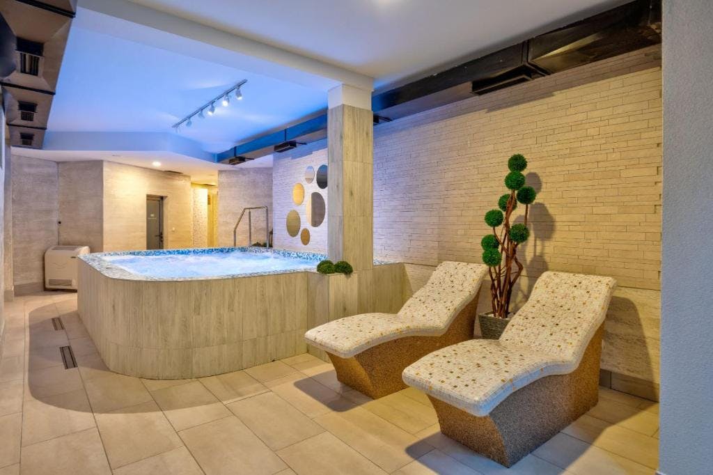 Tomy Forest Cigar Bar - Wellness odmor