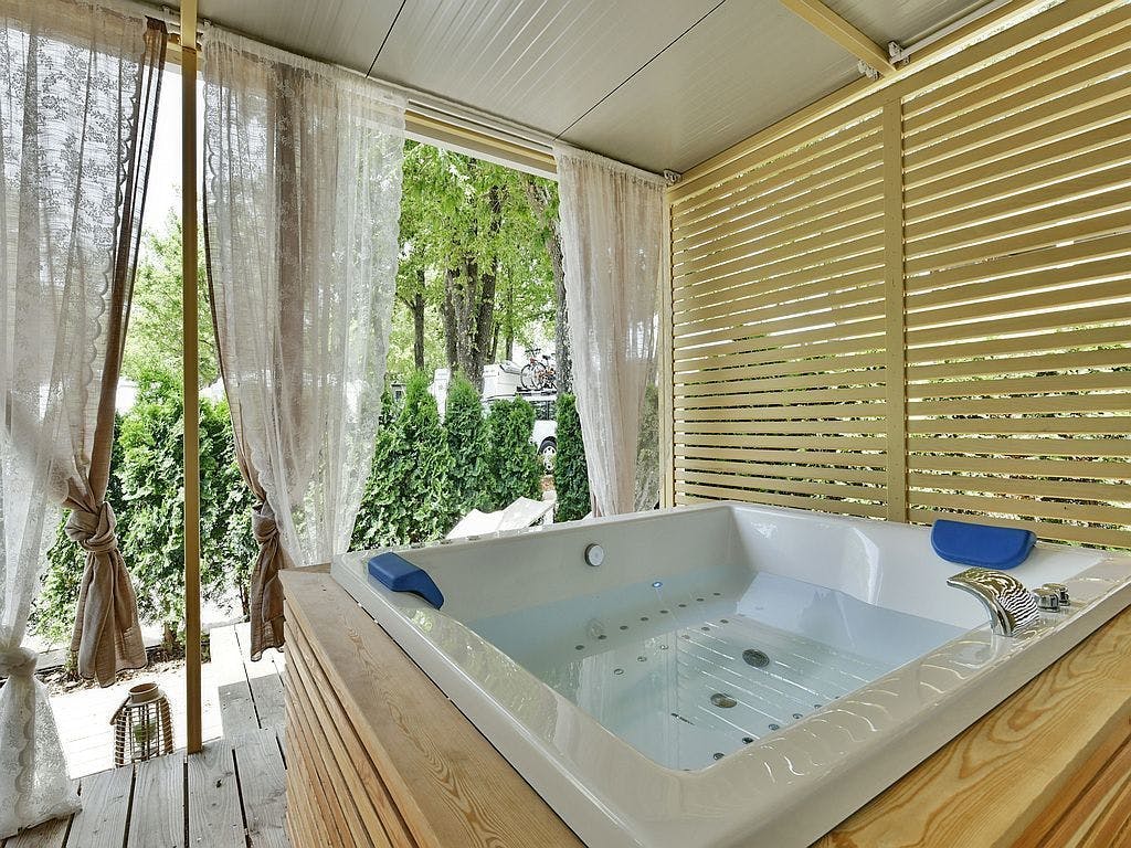 Polidor Camping Park - Mobilne kućice Deluxe s jacuzzijem