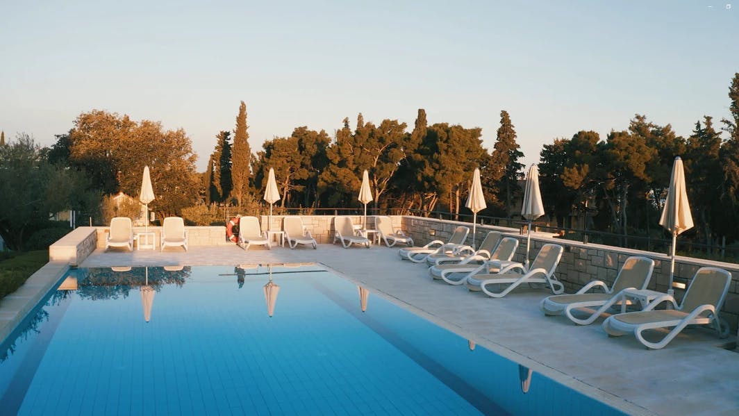 Aminess Vival Velaris Resort - Obiteljsko first minute ljeto na Braču