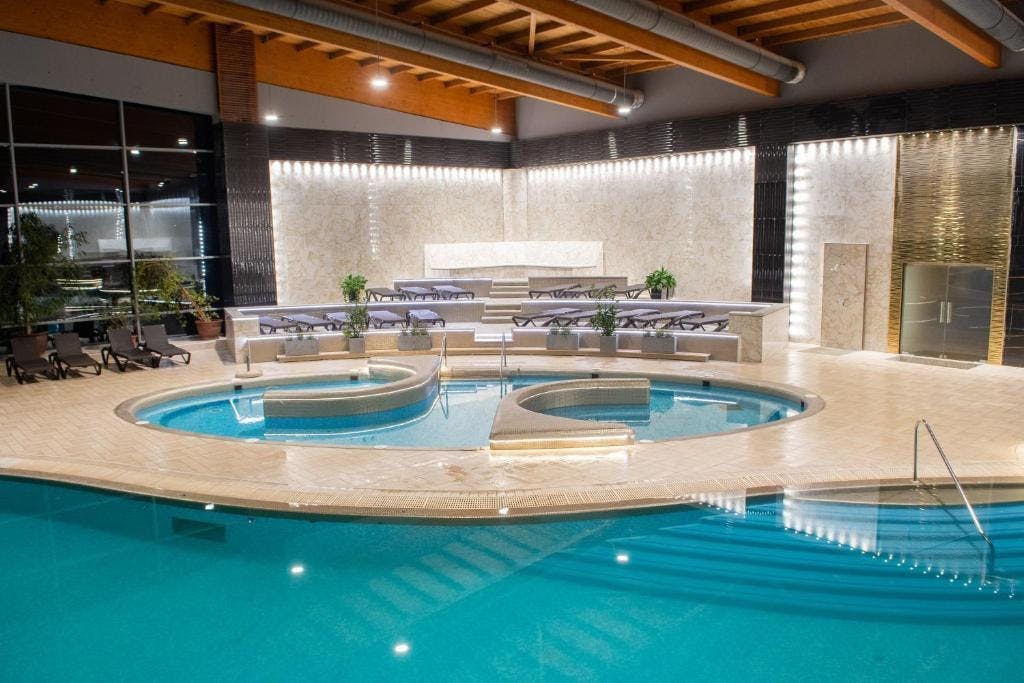 Hotel Azúr - Odmor u Superior obiteljskoj sobi