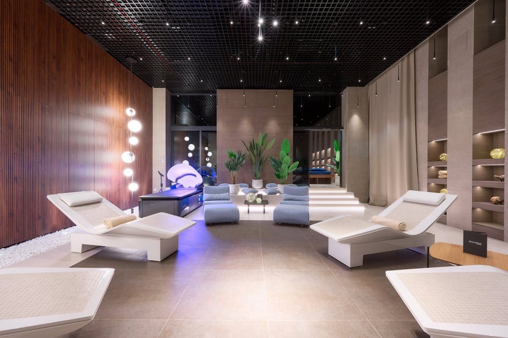 Hotel Olympia Sky – Paket wellness opuštanja i vrhunske zabave za Dan žena za 4 osobe