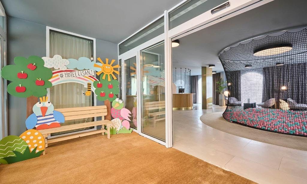 Aminess Vival Lišanj Family Hotel - First minute obiteljski all inclusive light s animacijom