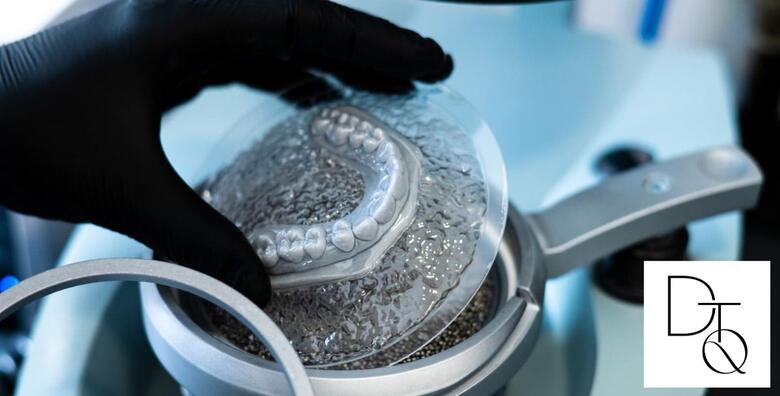 Za očuvanje savršenog osmijeha nakon ortodontske terapije uz retainer <br>za obje čeljusti u novootvorenoj ordinaciji Dentique Dental Office-u