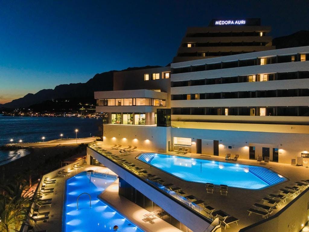 Medora Auri Family Beach Resort - Svibanjski obiteljski odmor s grijanim vanjskim bazenom