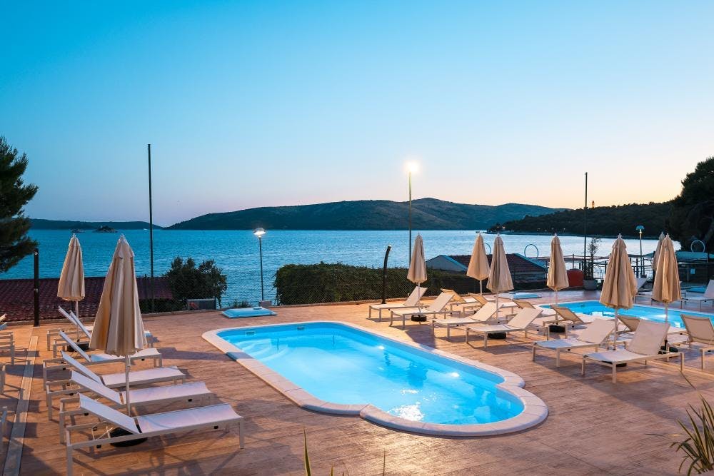 Apartmani Medena - Proljeće i Uskrs s polupansionom u prelijepom Trogiru za 4 osobe