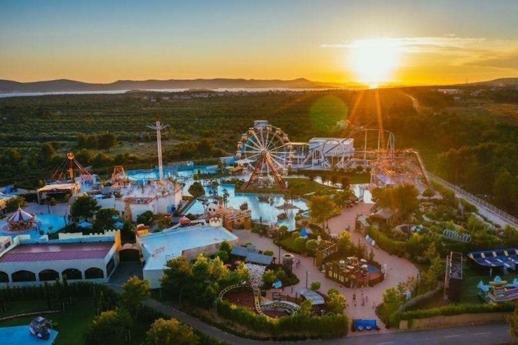 Crvena Luka Resort & Dalmaland - Nezaboravno obiteljsko ljeto u rajskom zaljevu - Superior soba - 72-satna akcija