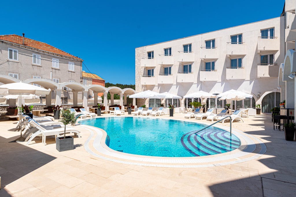 Hotel Korkyra - Praznik rada i svibanj na Korčuli
