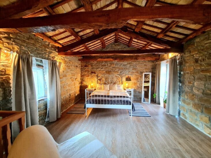 Casa Villanova Romance - Odmor u autohtonoj kamenoj kući s vanjskim jacuzzijem