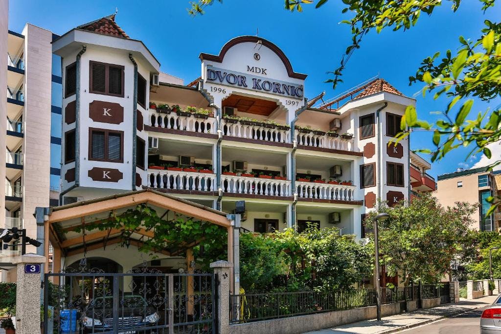 Villa Dvor Kornić - Kraj ljeta u Budvi