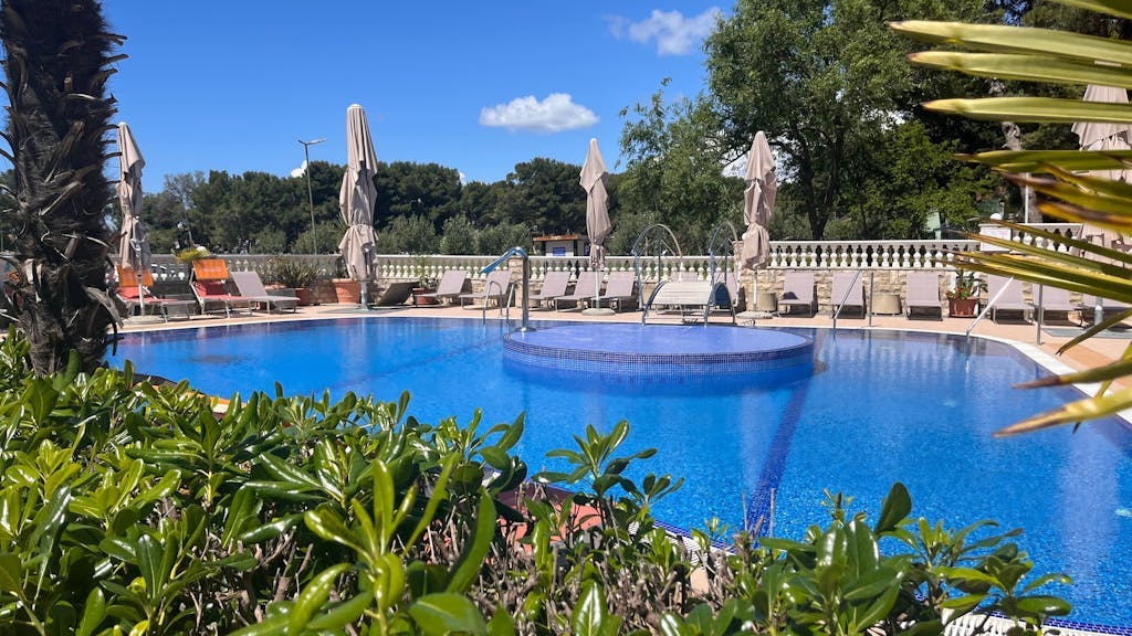 Hotel Miramare Vodice - Obiteljski prvosvibanjski odmor u Dalmaciji s korištenjem bazena