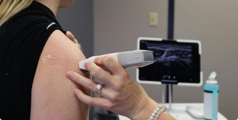 Stručan pregled ortopeda uz ultrazvuk ramena ili lakta u Poliklinici Orto Vita