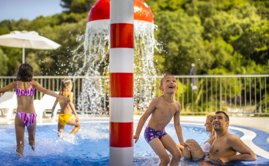 Aminess Vival Port9 Resort - Obiteljsko ljeto na Korčuli
