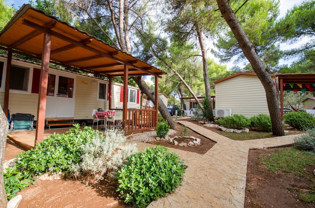 Kamp Rožac - Comfort kućica - Pozdrav ljetu u Trogiru