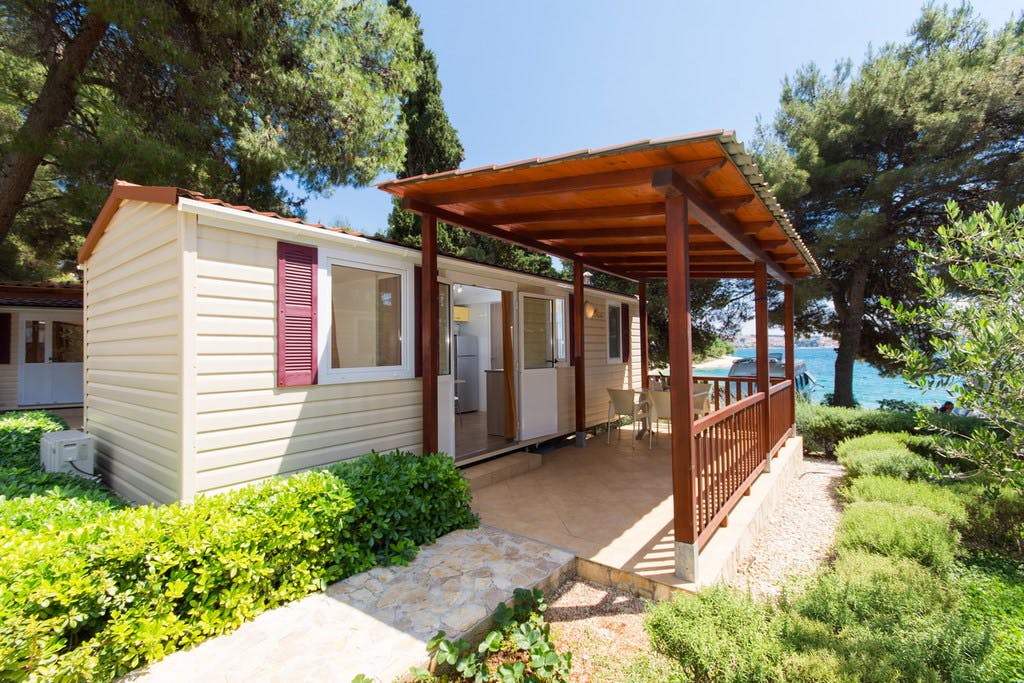 Kamp Rožac - Comfort kućica - Pozdrav ljetu u Trogiru