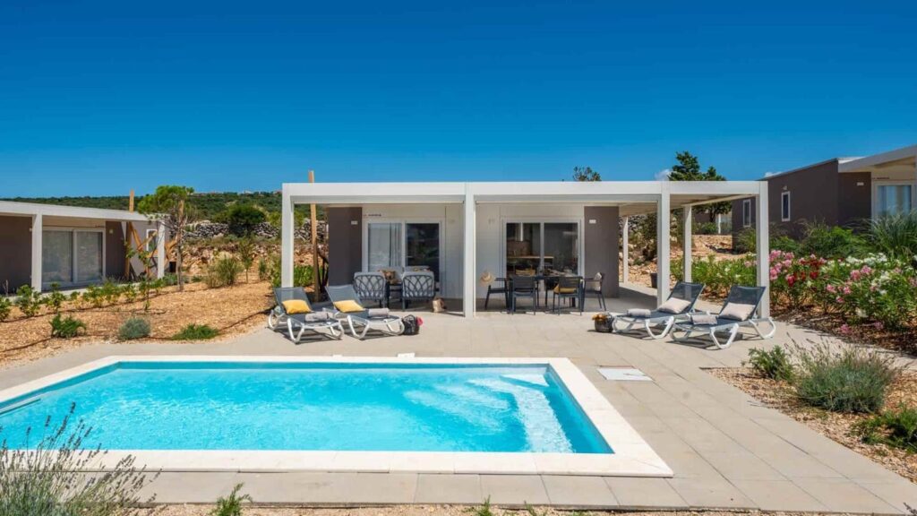 Terra Park Phalaris - Početak ljeta u savršenom kampu - Pinus Deluxe Holiday Home s bazenom