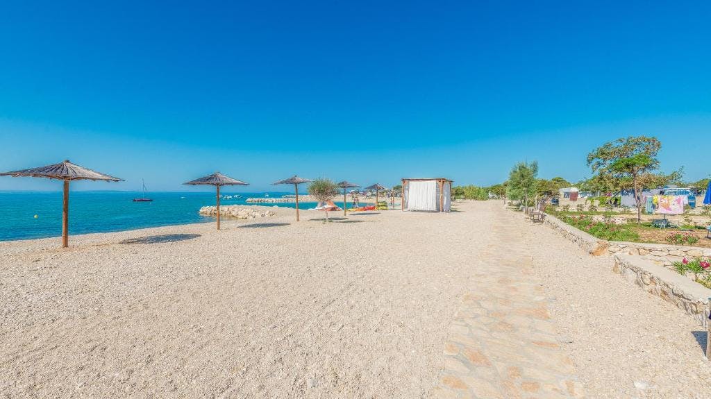 Terra Park Phalaris - Obiteljsko ljeto u savršenom kampu - Pinus Holiday Home s bazenom