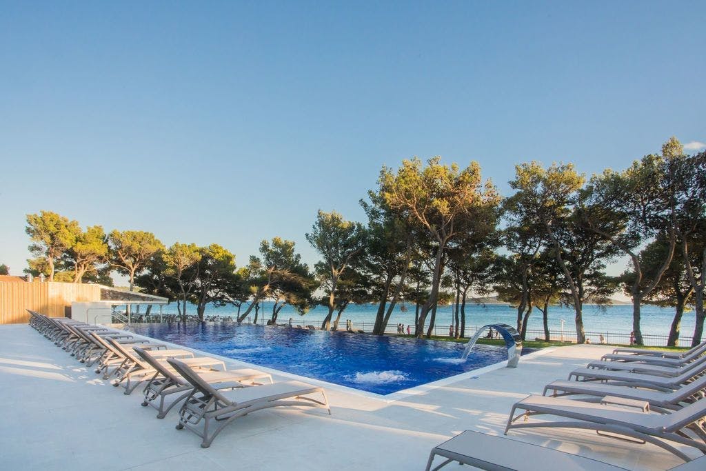 Hotel Punta Vodice - Obiteljsko all inclusive light ljeto s daškom wellnessa