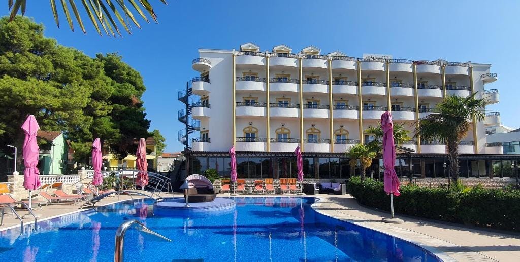 Hotel Miramare Vodice - Ljeto u Dalmaciji s korištenjem bazena