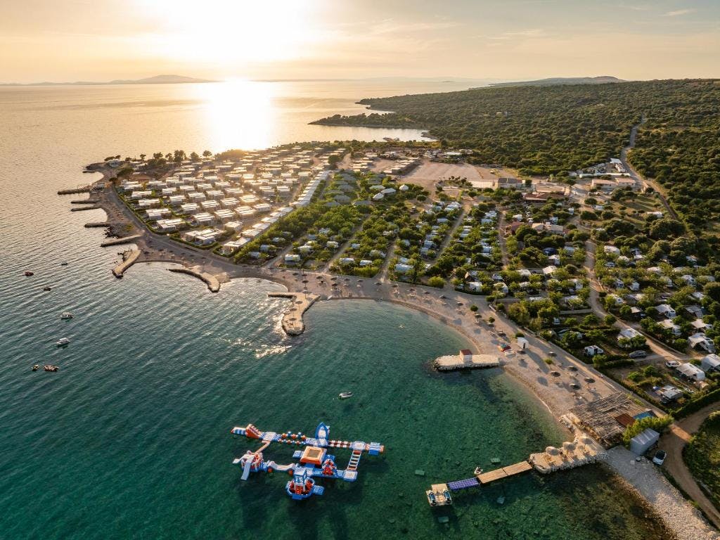 Terra Park Phalaris - Obiteljsko ljeto u savršenom kampu - Pinus Holiday Home s bazenom
