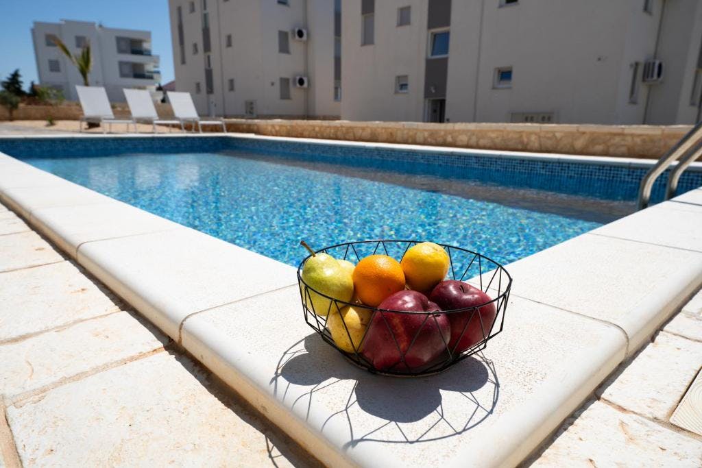 Meridian Pool Residences - Kraj ljeta na Pagu
