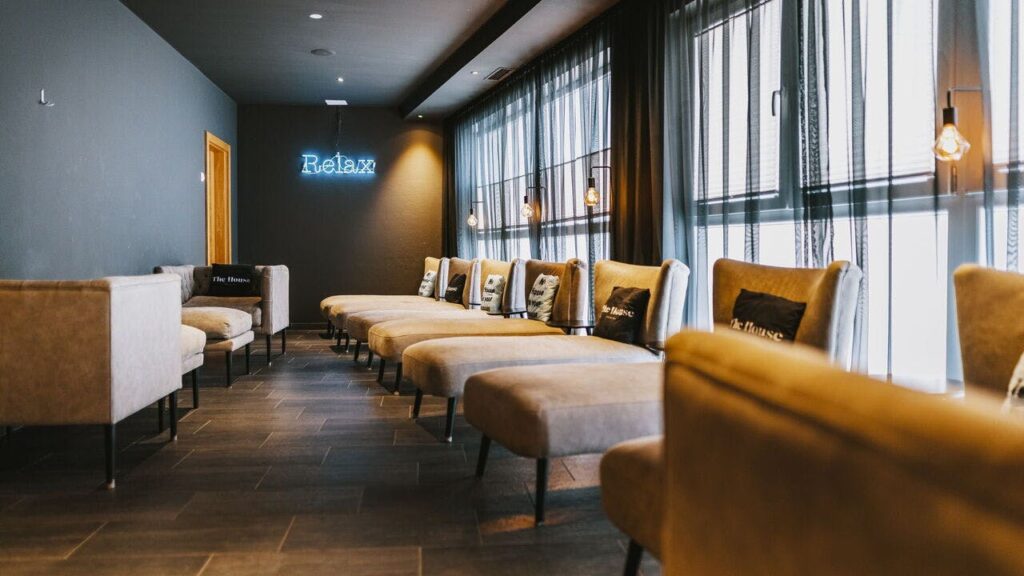 The House - Ladies Ski Opening u Zell am Seeu