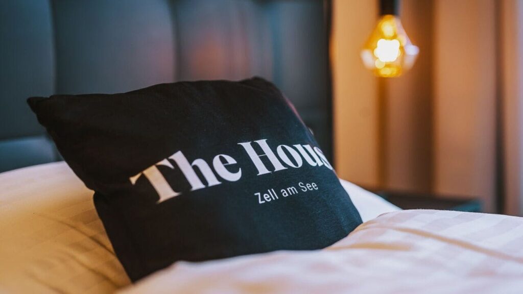 The House - Ladies Ski Opening u Zell am Seeu