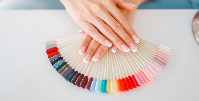 Ugradnja ili produljivanje noktiju na šablone u Devini Nails salonu