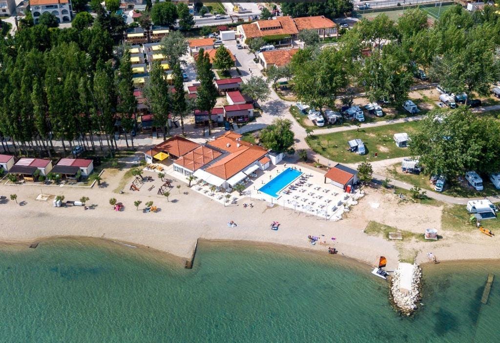 Kamp Almissa - Odmor u Dalmaciji - Mobilna kućica Adria Superior - Posebna akcija