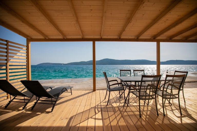 Amadria Park Camping Šibenik - Ljeto u mobilnoj kućici Deluxe u prvom redu do mora