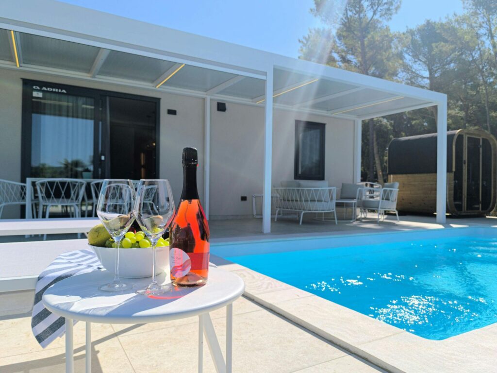 Amadria Park Camping Šibenik - Ljeto u Exclusive Beach Villi s natkrivenim bazenom i saunom