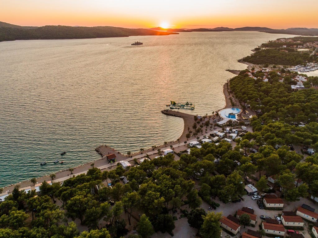 Amadria Park Camping Šibenik - Čarobna jesen u Solarisu - Standard mobilna kućica